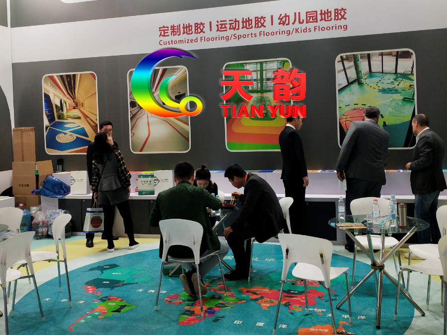 有了天韻防滑塑膠地板,再大的水也不怕啦【沈陽天韻塑膠地板生產廠家】