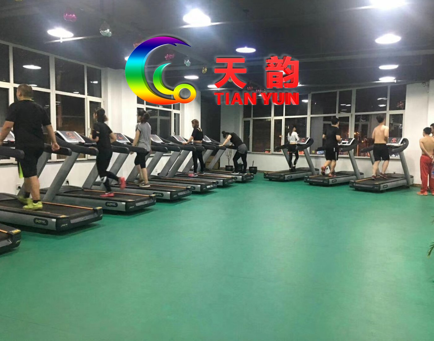 黑龍江省運(yùn)動(dòng)塑膠地板、健身房塑膠地板、天韻運(yùn)動(dòng)塑膠地板廠家